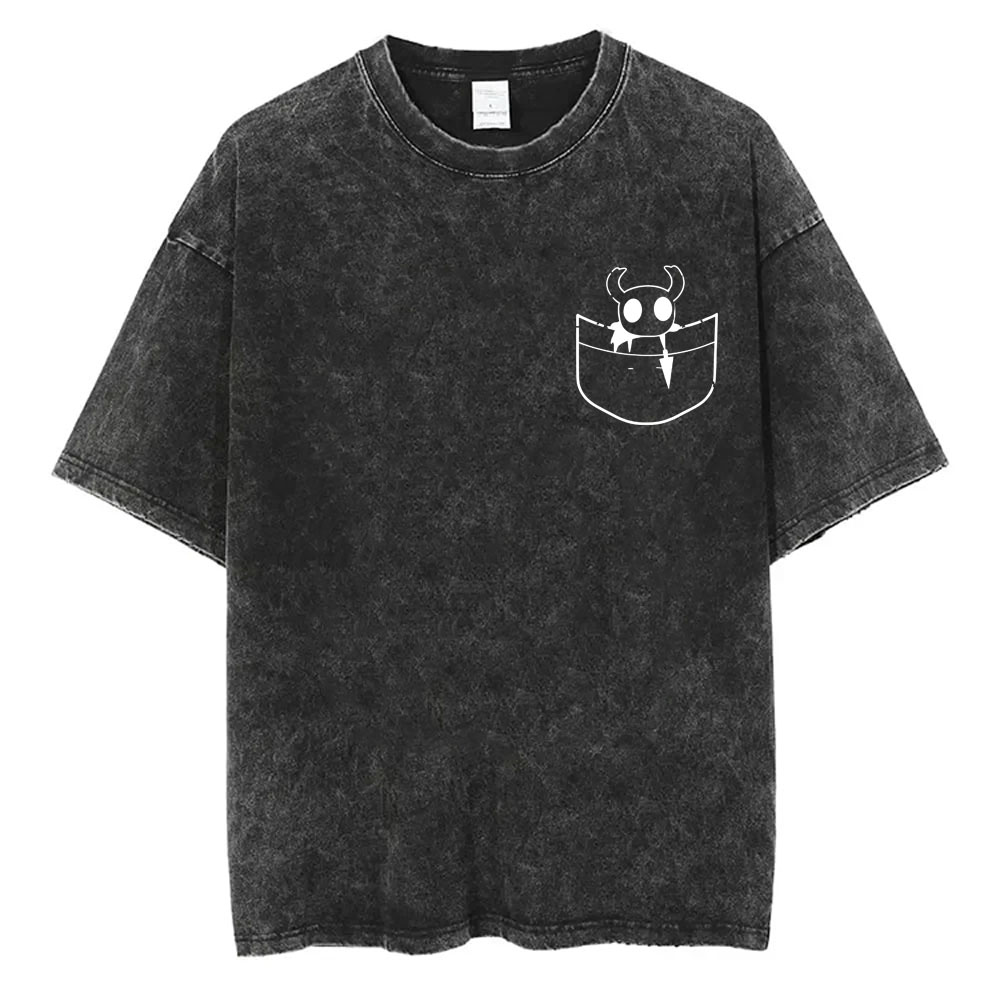 Retro Gaming T Shirt - Gewaschenes Vintage-Spiel Hollow Knight Pocket Grafik-T-Shirt